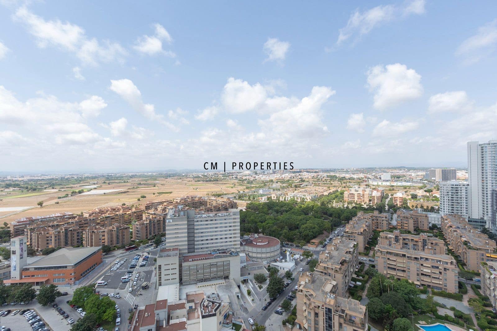 2 bedroom Flat for rent in Valencia city with pool garage - € 2,000 (Ref: 10009471)