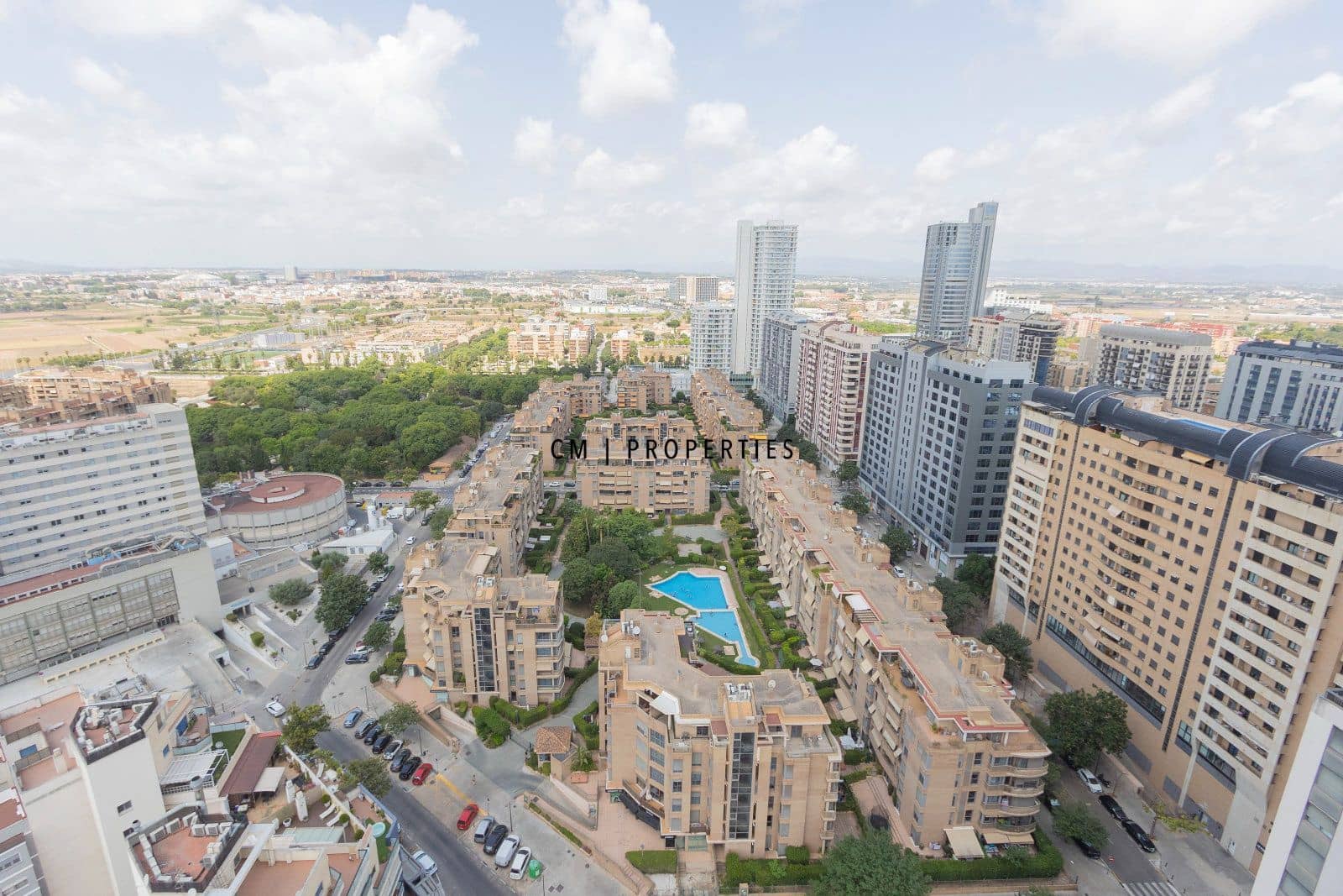 2 bedroom Flat for rent in Valencia city with pool garage - € 2,000 (Ref: 10009471)