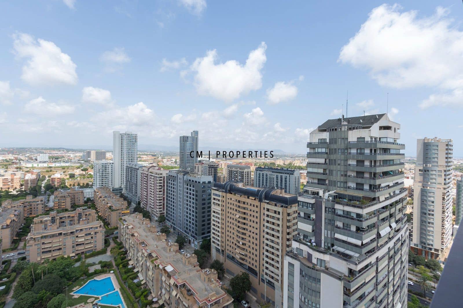 2 bedroom Flat for rent in Valencia city with pool garage - € 2,000 (Ref: 10009471)