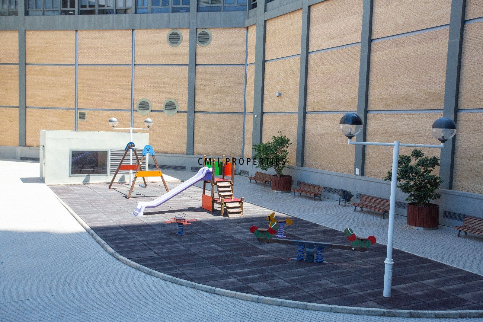 2 bedroom Flat for rent in Valencia city with pool garage - € 2,000 (Ref: 10009471)