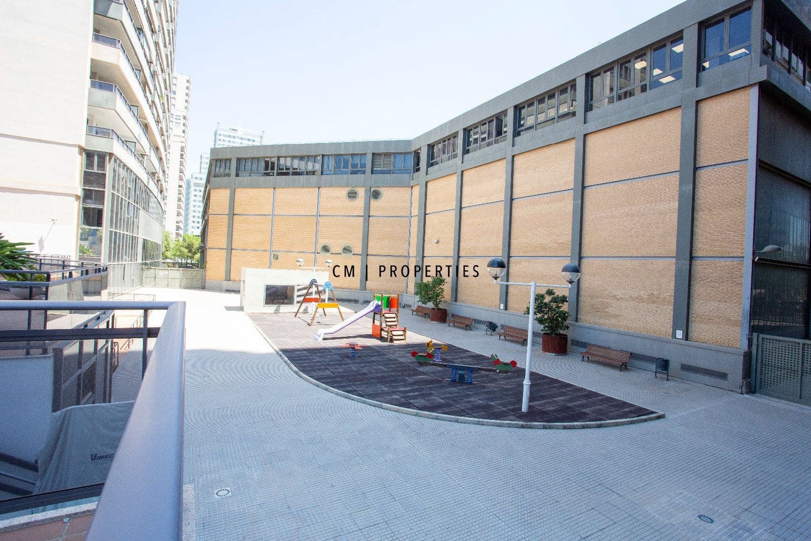 2 bedroom Flat for rent in Valencia city with pool garage - € 2,000 (Ref: 10009471)