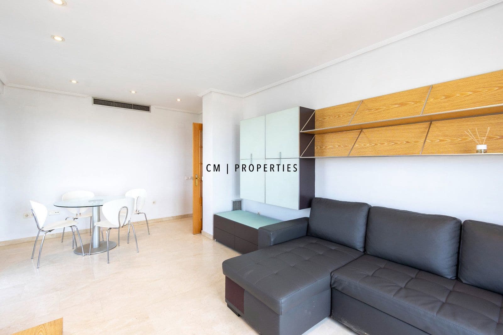 2 bedroom Flat for rent in Valencia city with pool garage - € 2,000 (Ref: 10009471)