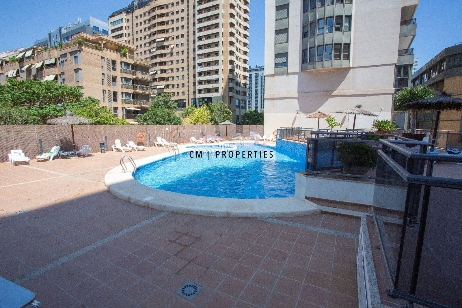 2 bedroom Flat for rent in Valencia city with pool garage - € 2,000 (Ref: 10009471)
