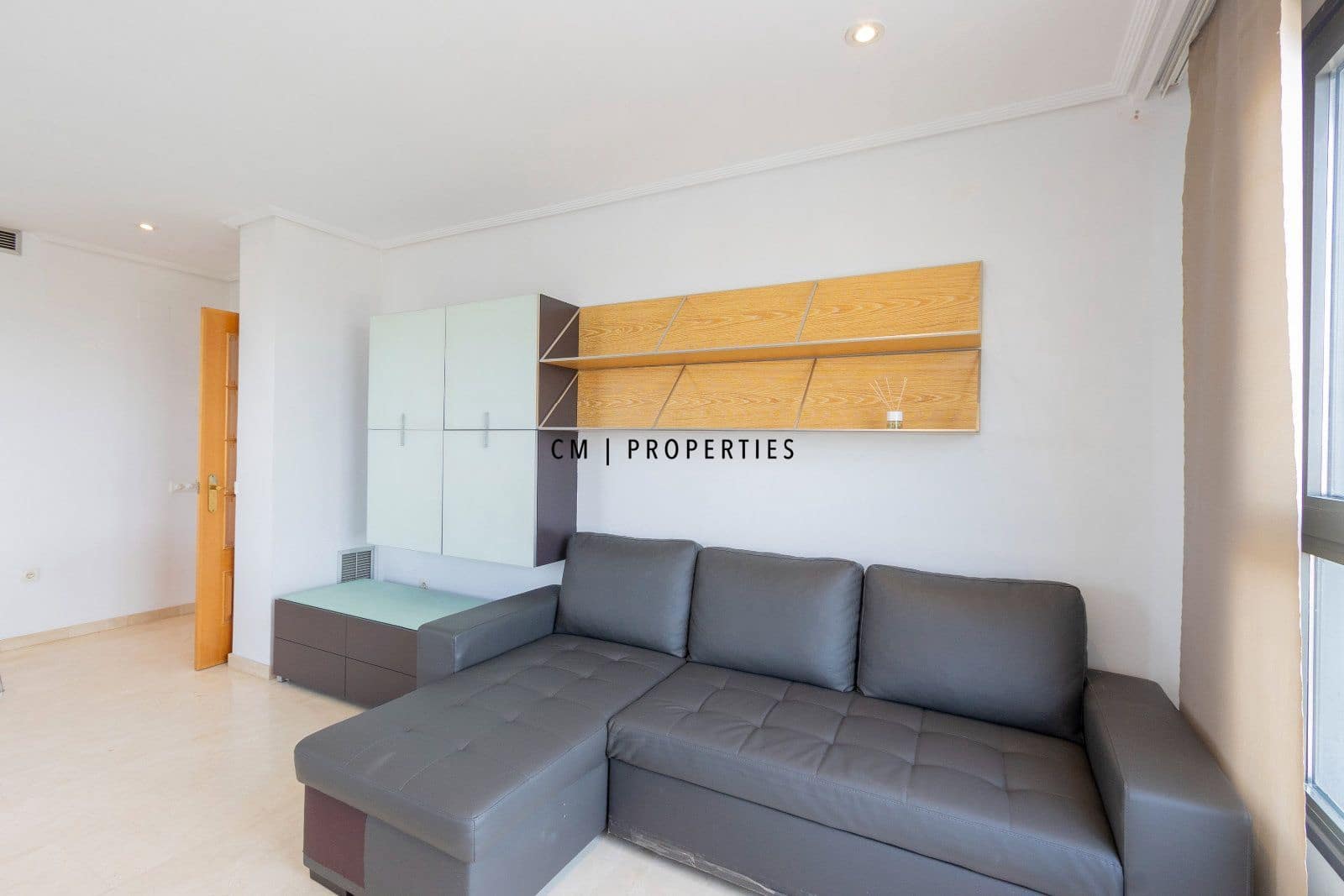2 bedroom Flat for rent in Valencia city with pool garage - € 2,000 (Ref: 10009471)