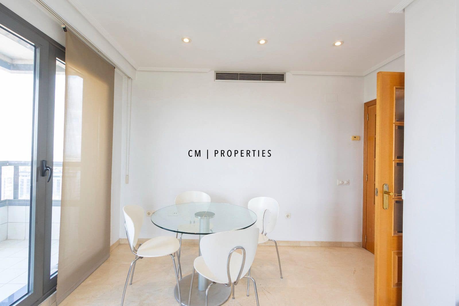 2 bedroom Flat for rent in Valencia city with pool garage - € 2,000 (Ref: 10009471)