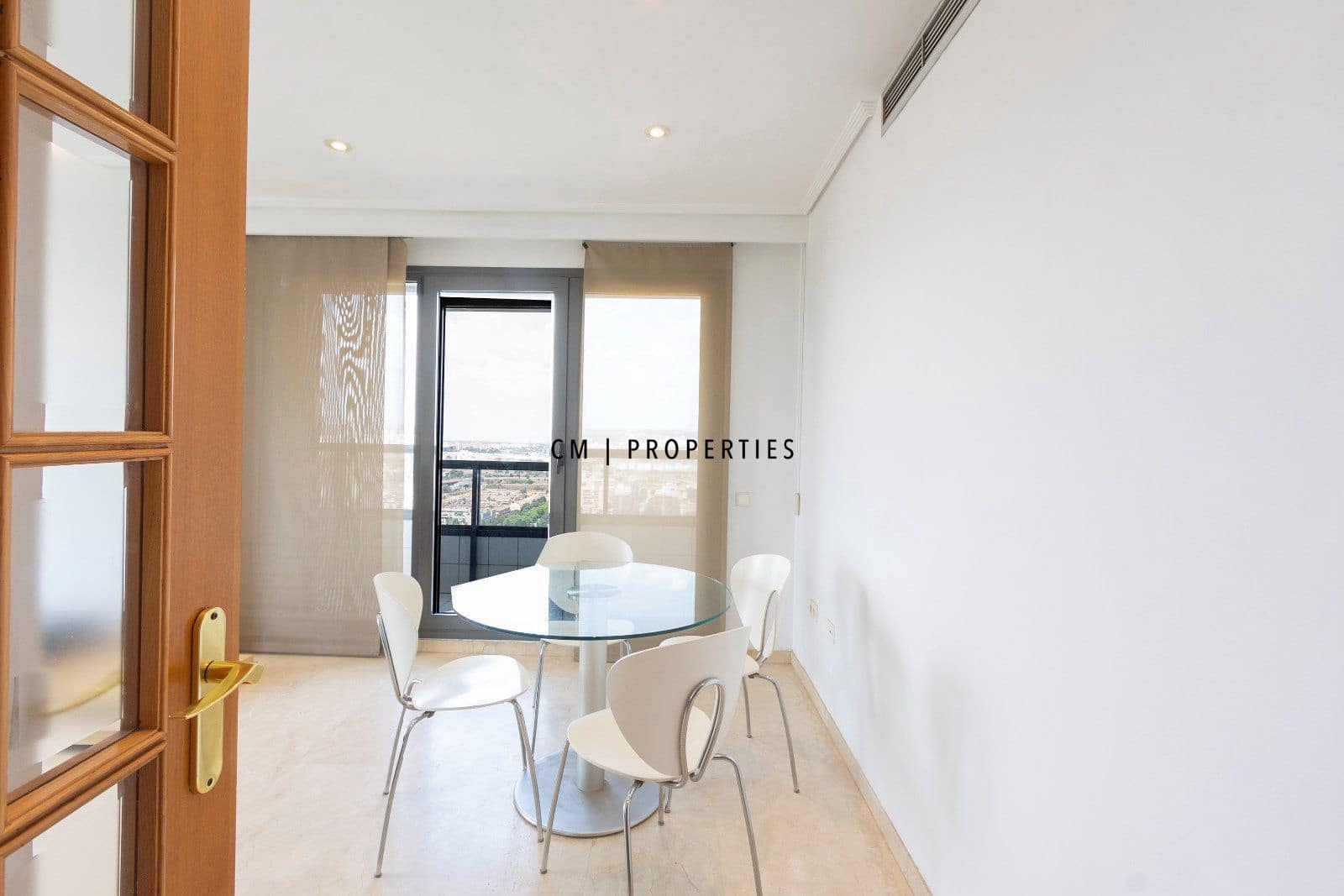 2 bedroom Flat for rent in Valencia city with pool garage - € 2,000 (Ref: 10009471)