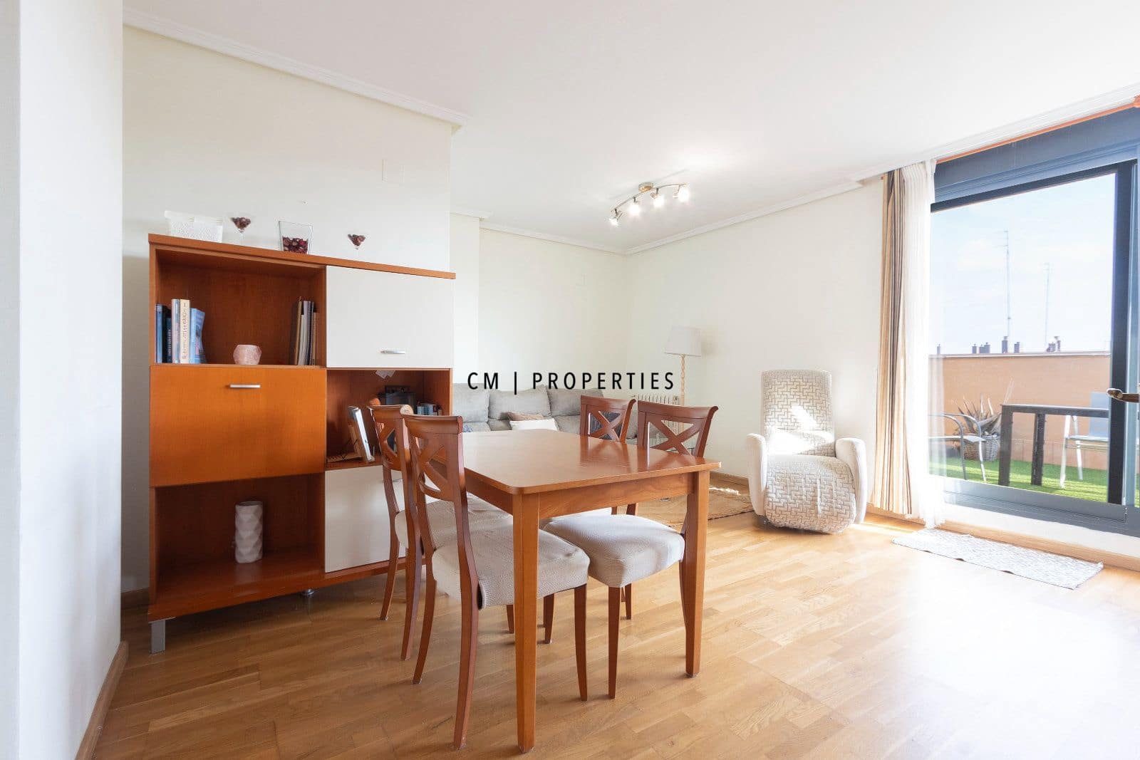 2 bedroom Penthouse for rent in Valencia city with pool garage - € 1,950 (Ref: 10009472)