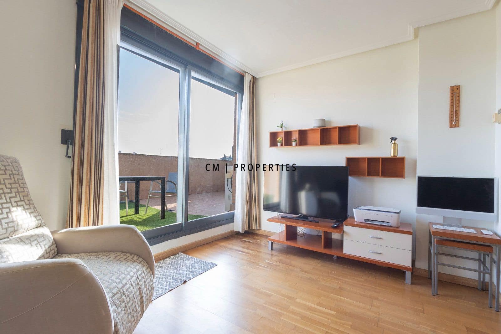 2 bedroom Penthouse for rent in Valencia city with pool garage - € 1,950 (Ref: 10009472)