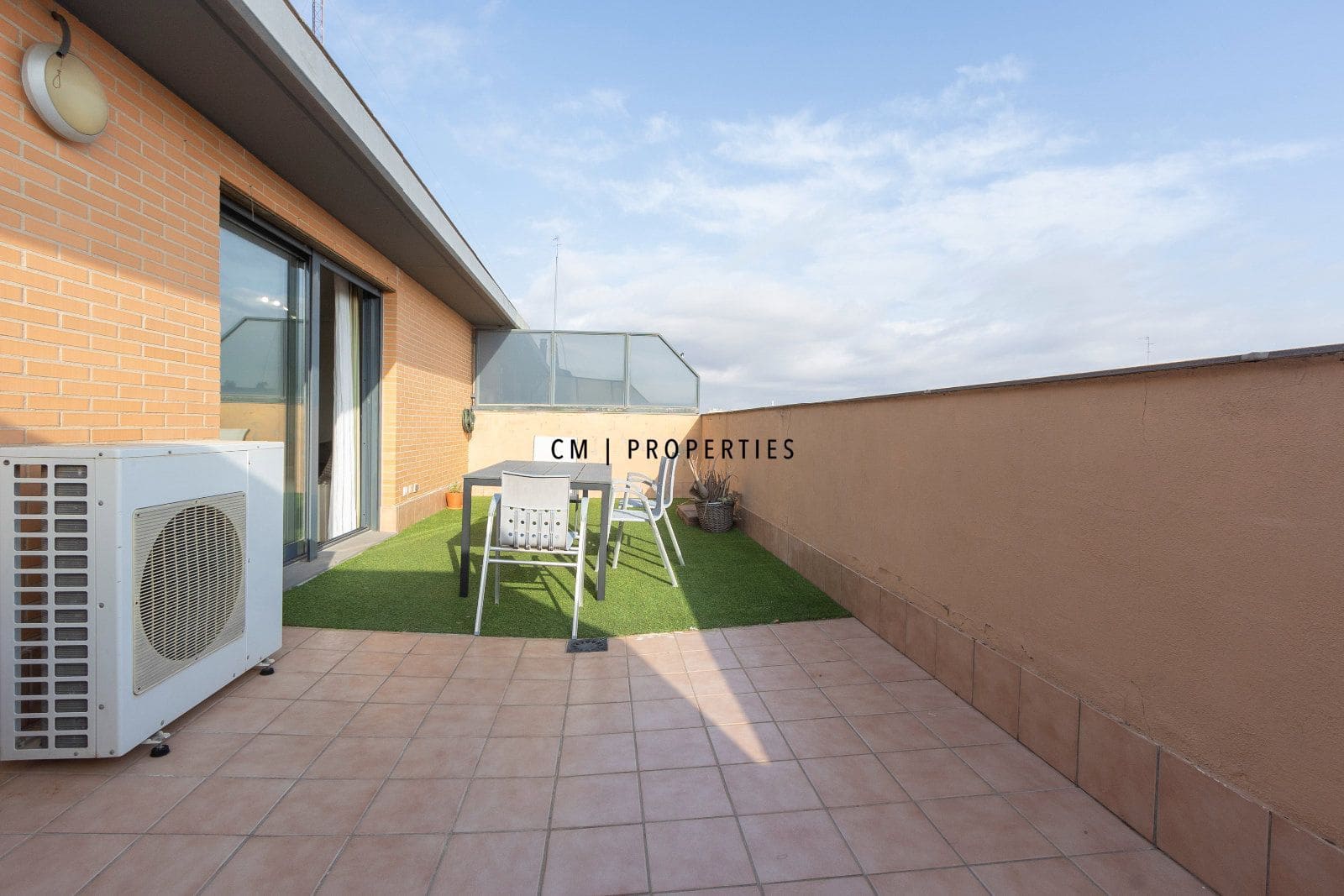 2 bedroom Penthouse for rent in Valencia city with pool garage - € 1,950 (Ref: 10009472)