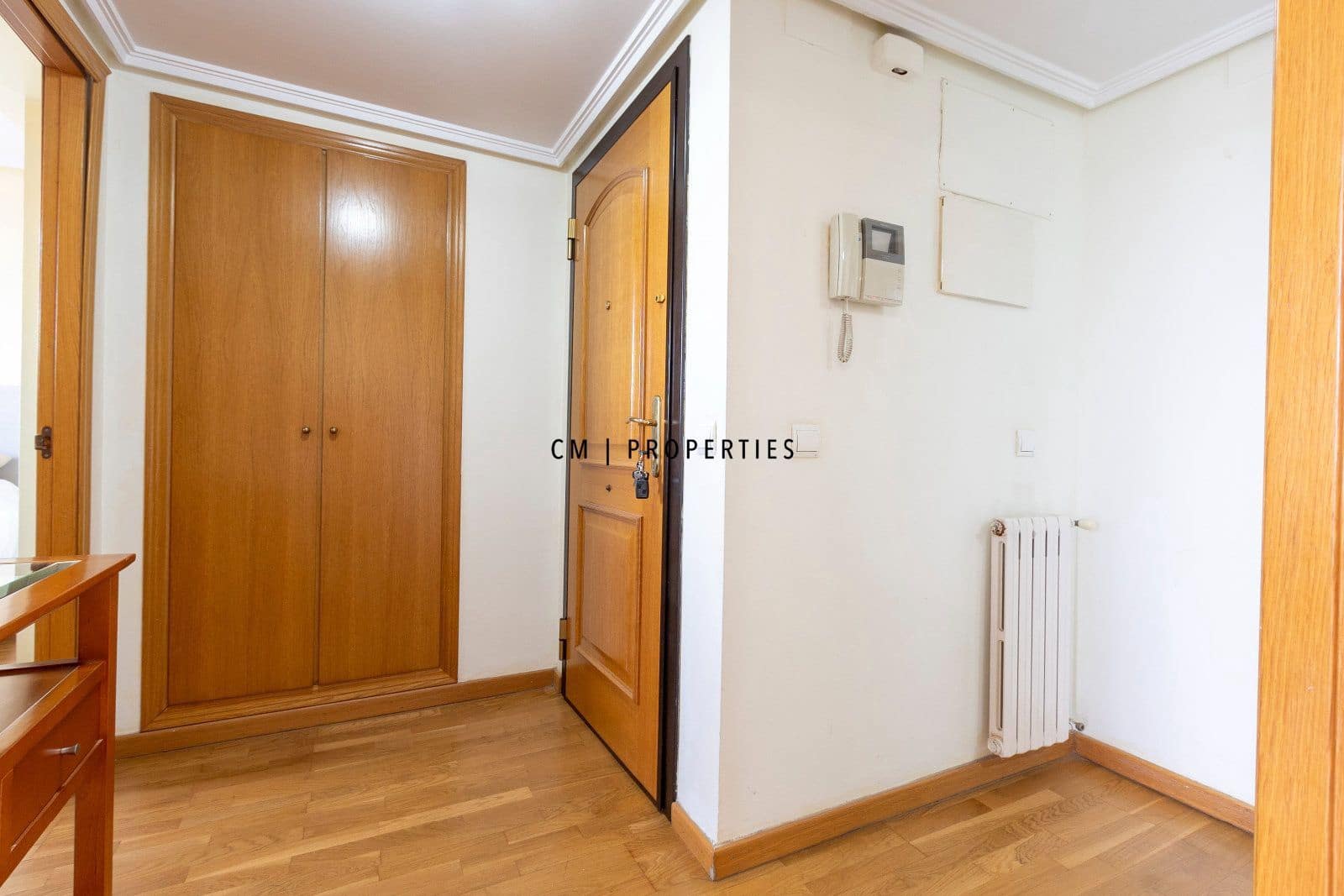 2 bedroom Penthouse for rent in Valencia city with pool garage - € 1,950 (Ref: 10009472)