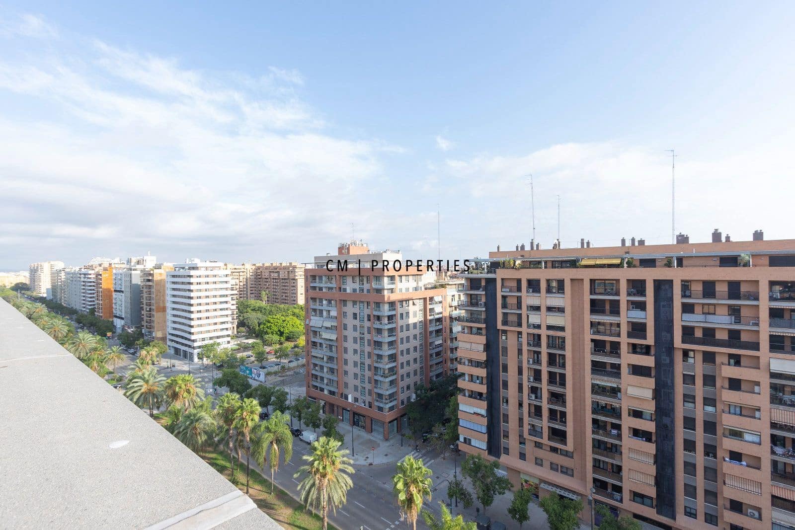 2 bedroom Penthouse for rent in Valencia city with pool garage - € 1,950 (Ref: 10009472)