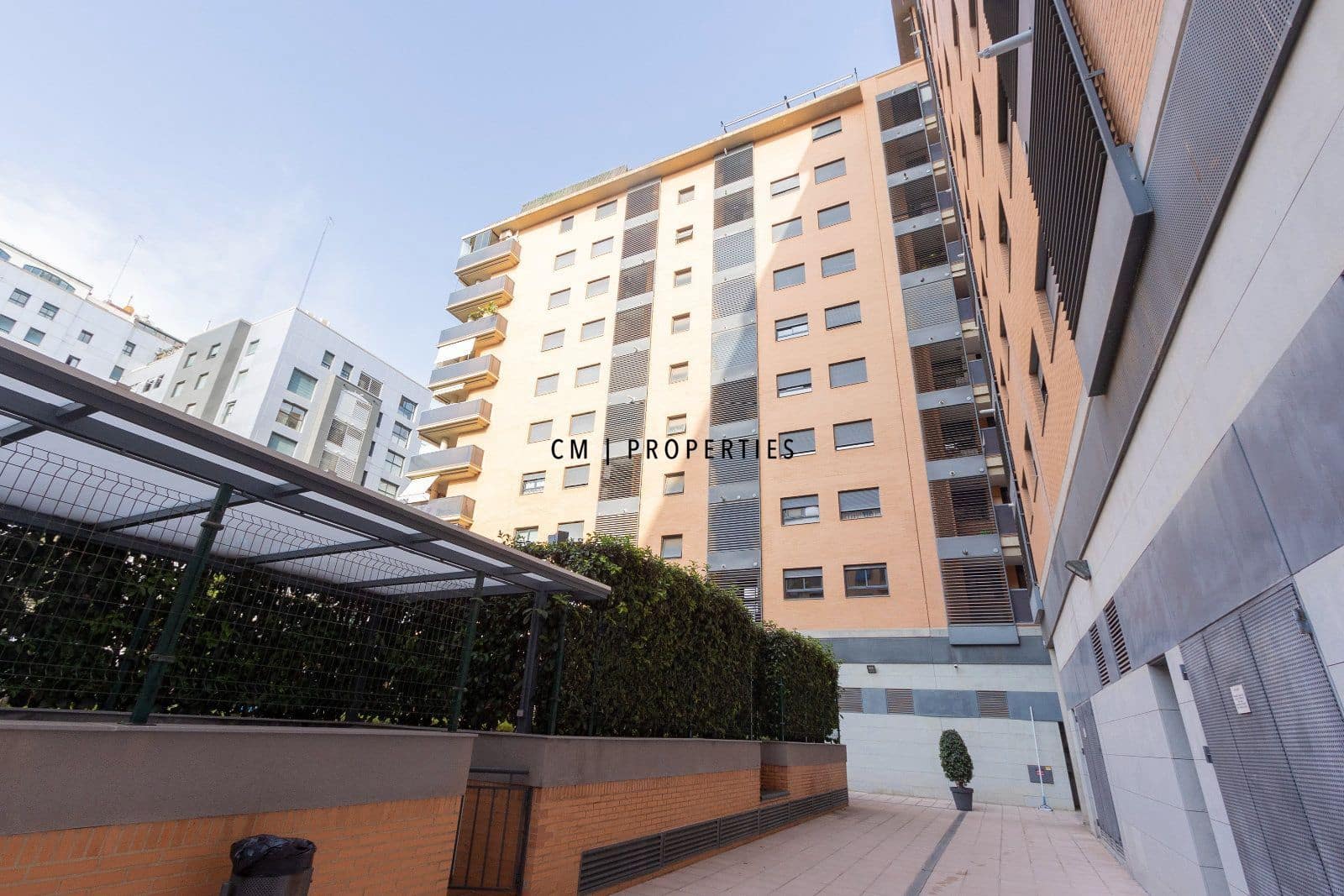 2 bedroom Penthouse for rent in Valencia city with pool garage - € 1,950 (Ref: 10009472)