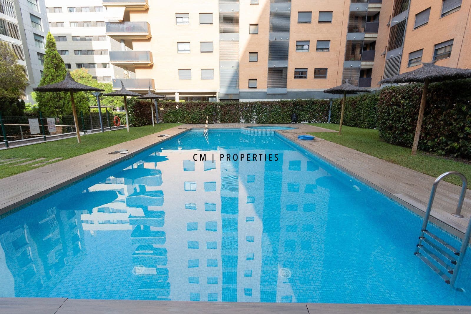2 bedroom Penthouse for rent in Valencia city with pool garage - € 1,950 (Ref: 10009472)