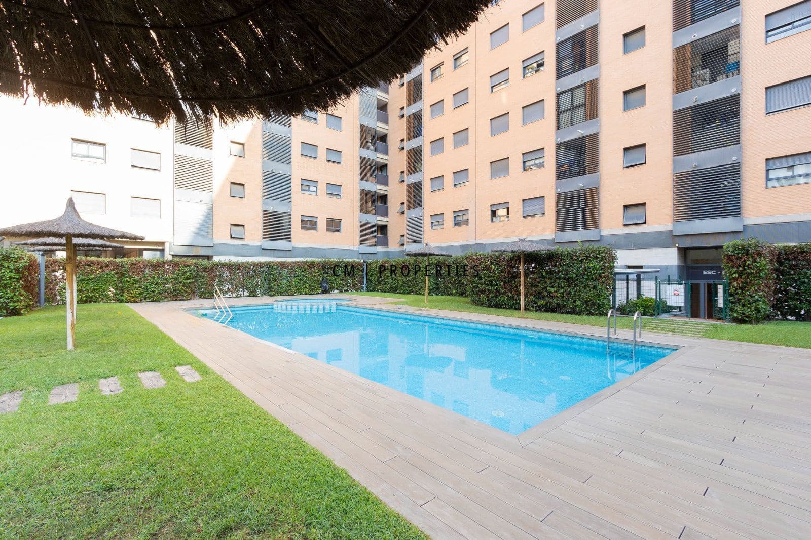 2 bedroom Penthouse for rent in Valencia city with pool garage - € 1,950 (Ref: 10009472)