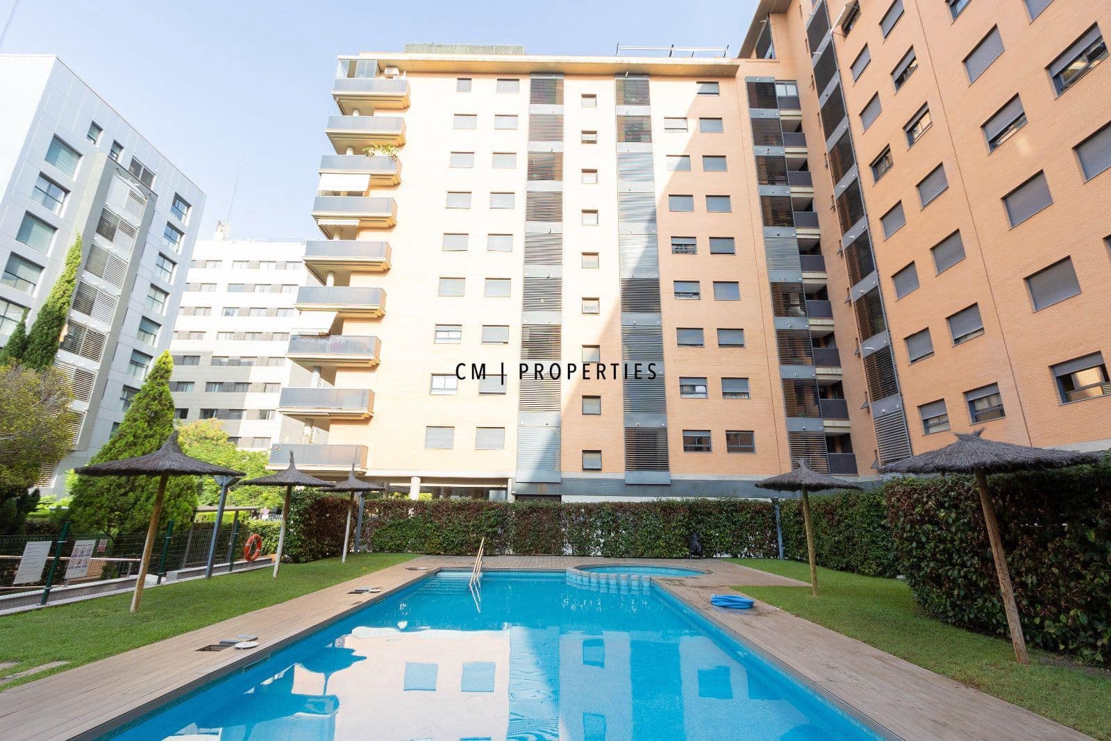 2 bedroom Penthouse for rent in Valencia city with pool garage - € 1,950 (Ref: 10009472)