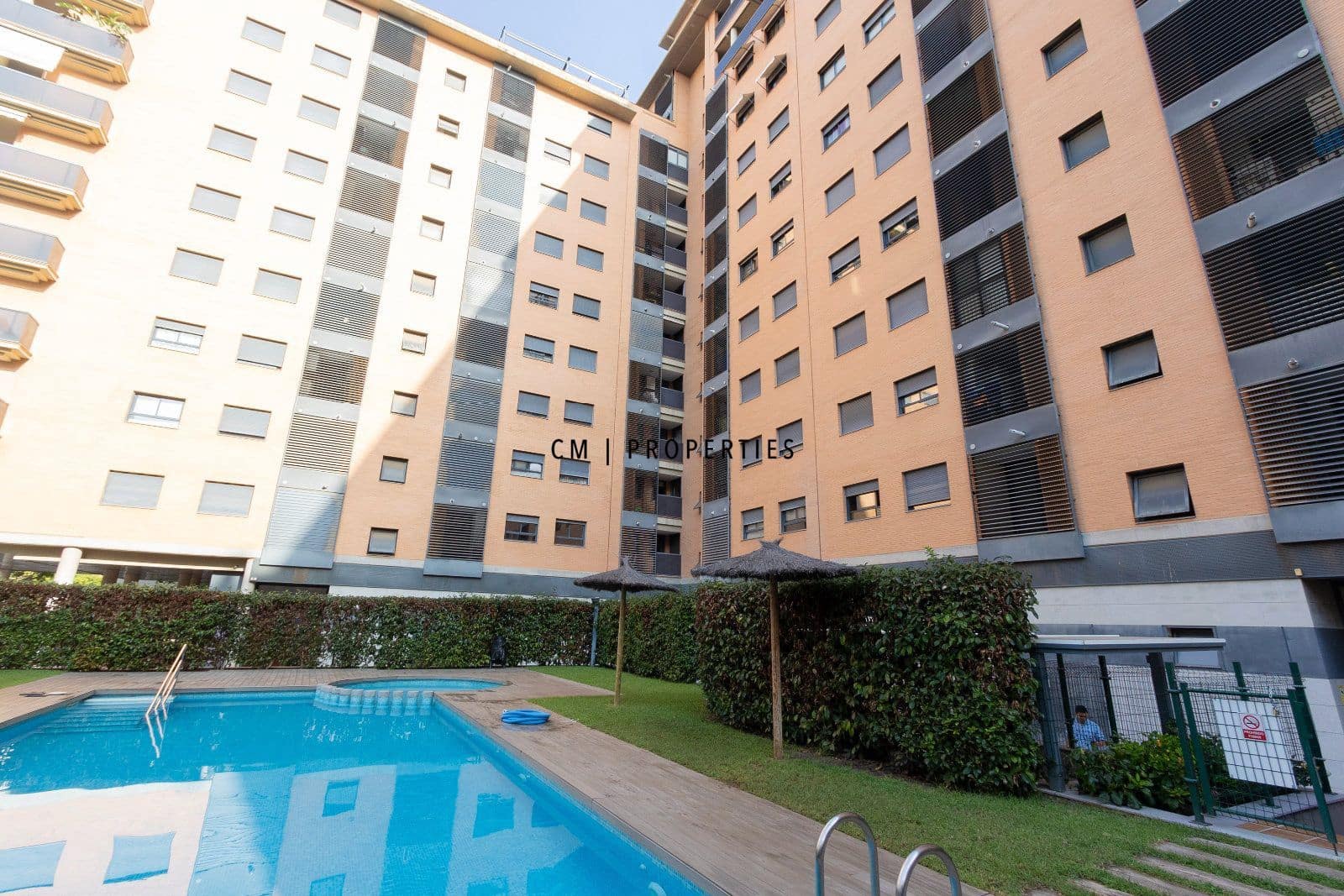 2 bedroom Penthouse for rent in Valencia city with pool garage - € 1,950 (Ref: 10009472)