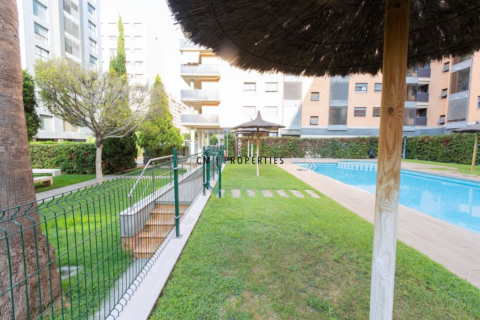 2 bedroom Penthouse for rent in Valencia city with pool garage - € 1,950 (Ref: 10009472)