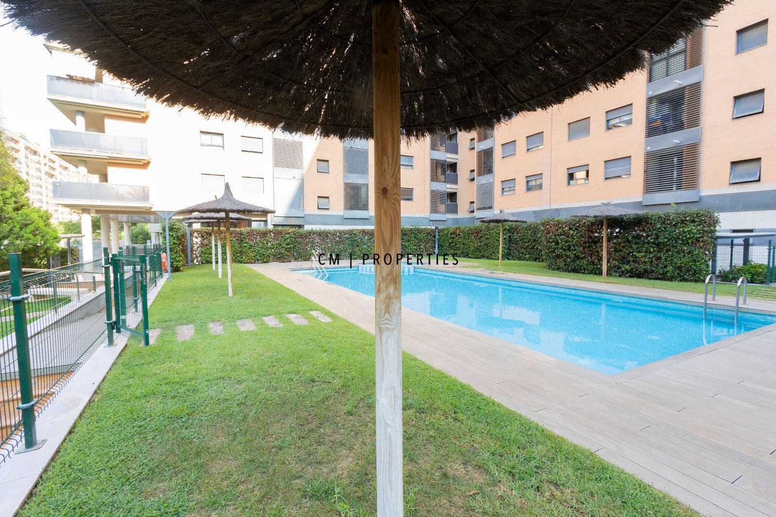 2 bedroom Penthouse for rent in Valencia city with pool garage - € 1,950 (Ref: 10009472)