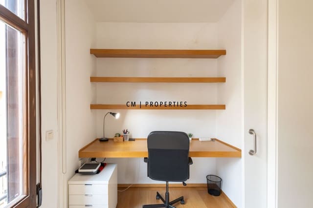 2 soverom Leilighet til leie i Ciutat Vella, Valencia by - € 2 000 (Ref: 10011901)