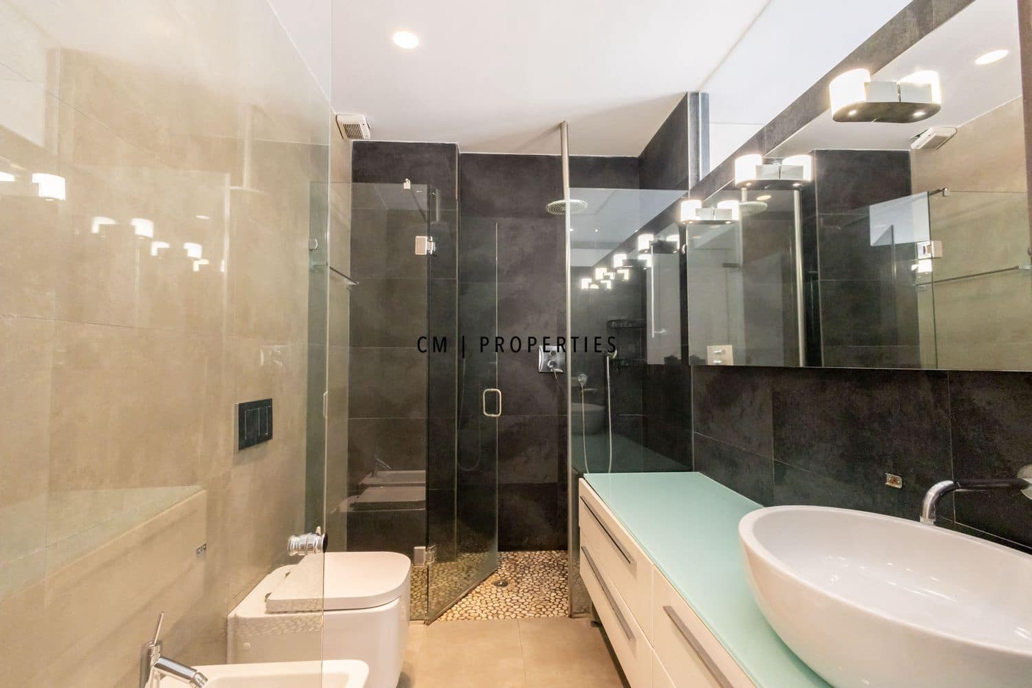 2 soverom Leilighet til leie i Valencia by - € 2 000 (Ref: 10011901)