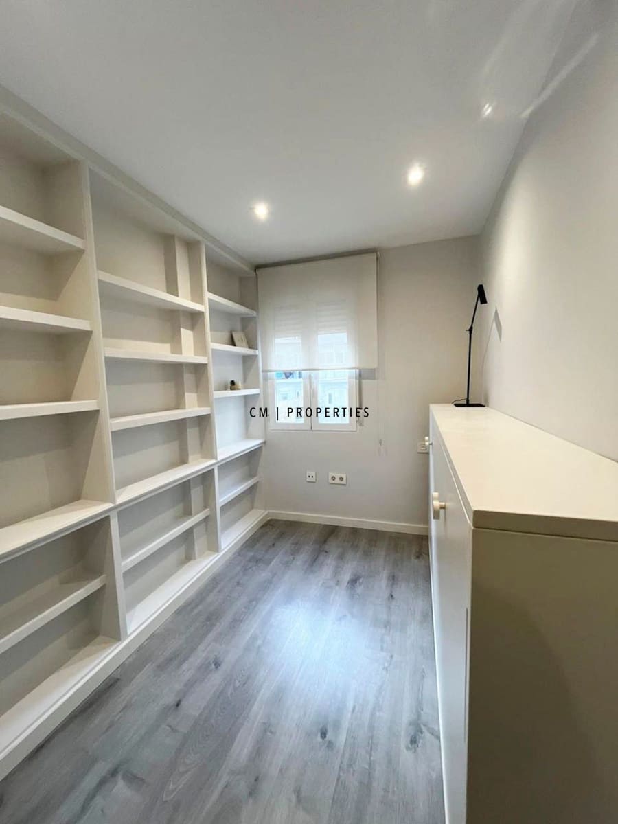 2 quarto Apartamento para arrendar em Valencia cidade - 1 500 € (Ref: 10012475)