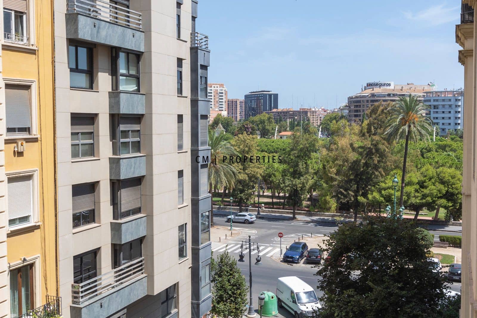 3 bedroom Flat for rent in Valencia city - € 1,900 (Ref: 10019701)