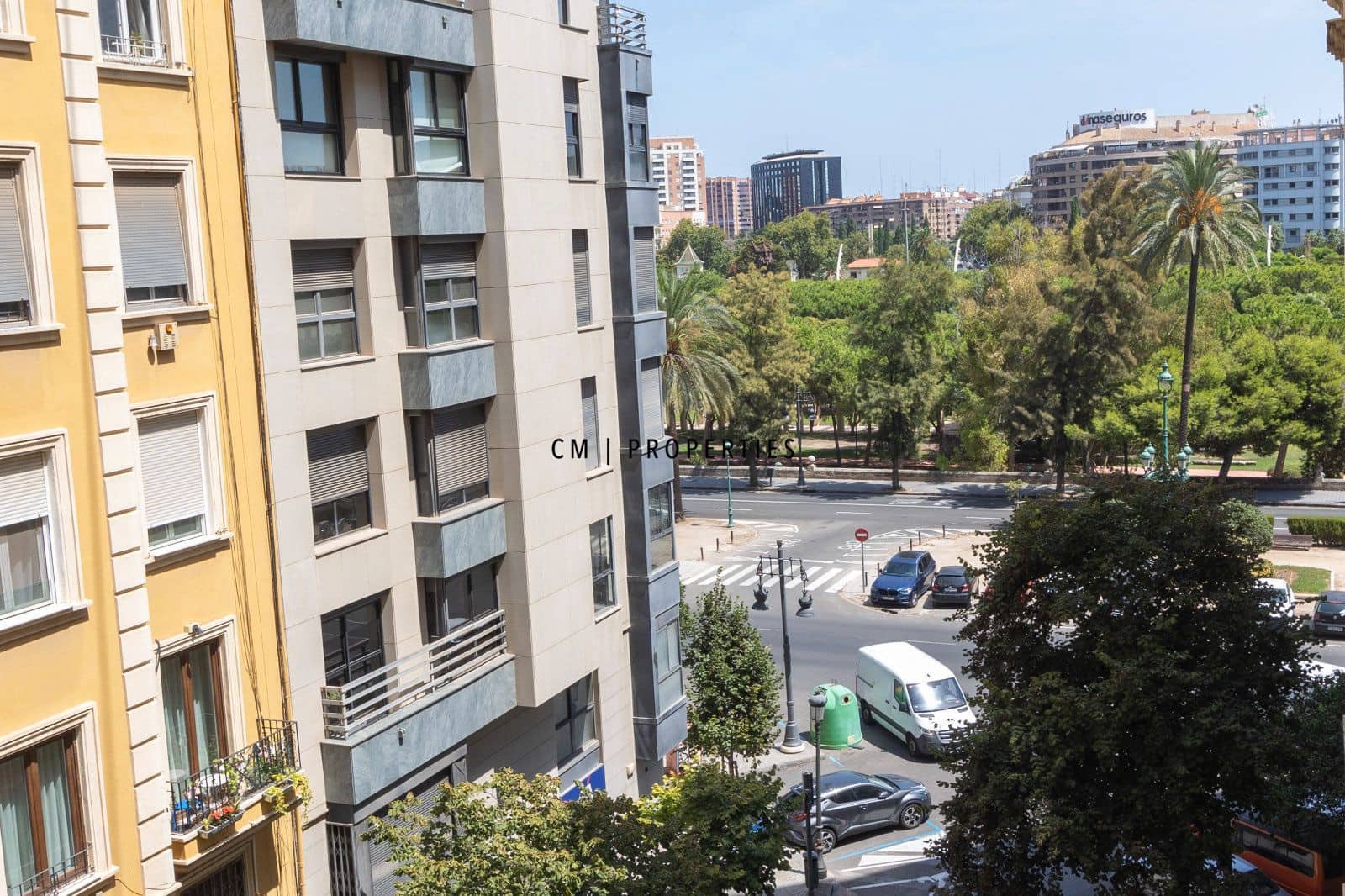3 bedroom Flat for rent in Valencia city - € 1,900 (Ref: 10019701)