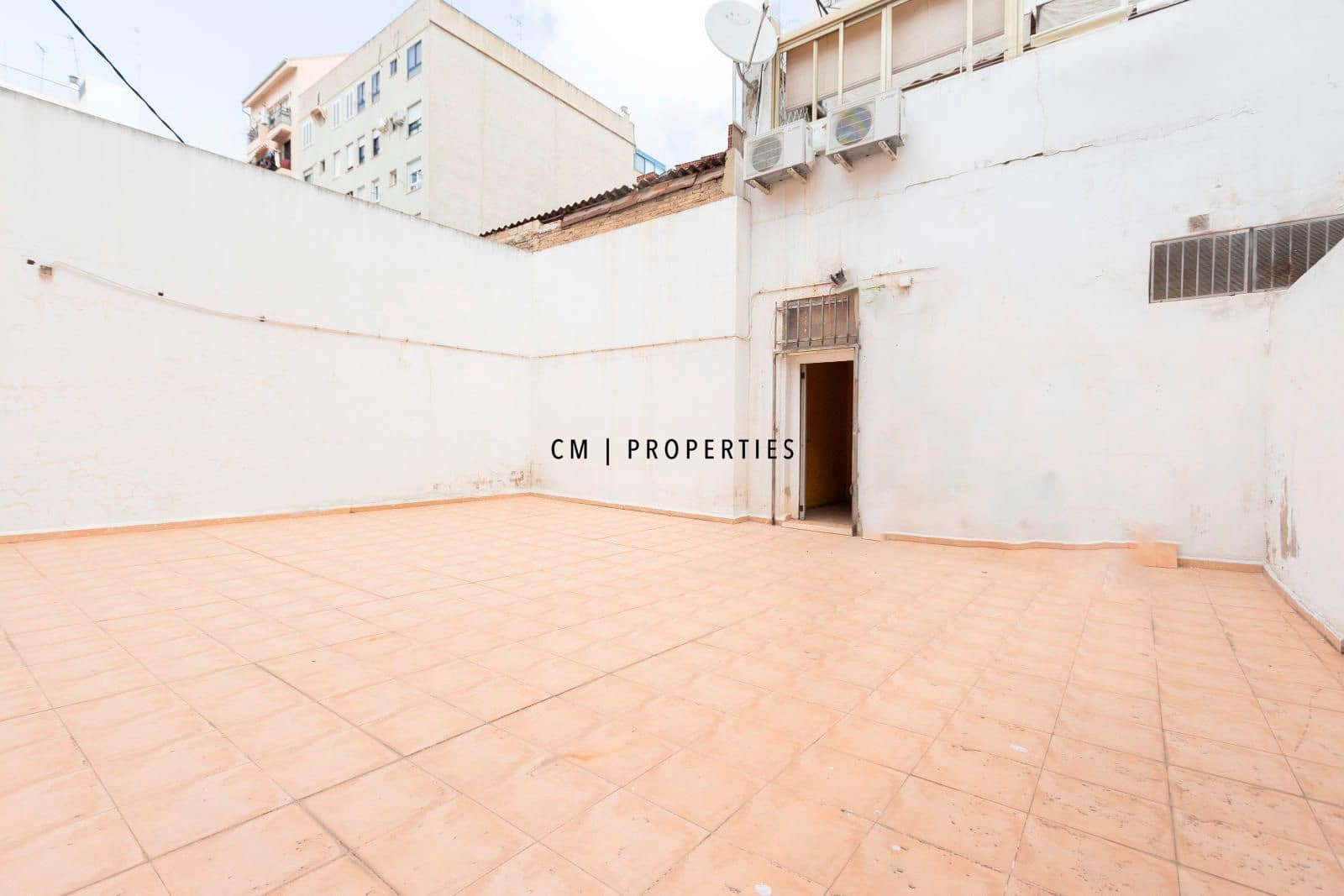 Commercieel te koop in Valencia stad - € 260.000 (Ref: 10023125)