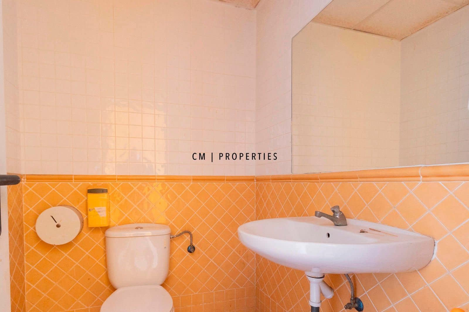 Commercieel te koop in Valencia stad - € 260.000 (Ref: 10023125)