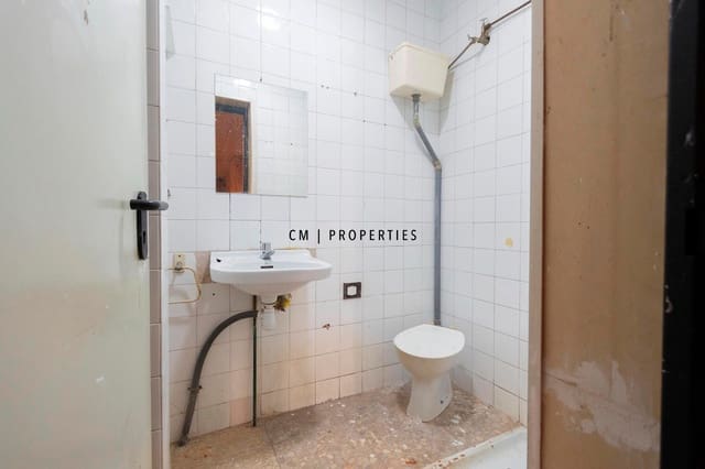 Commercieel te koop in Extramurs, Valencia stad - € 260.000 (Ref: 10023125)