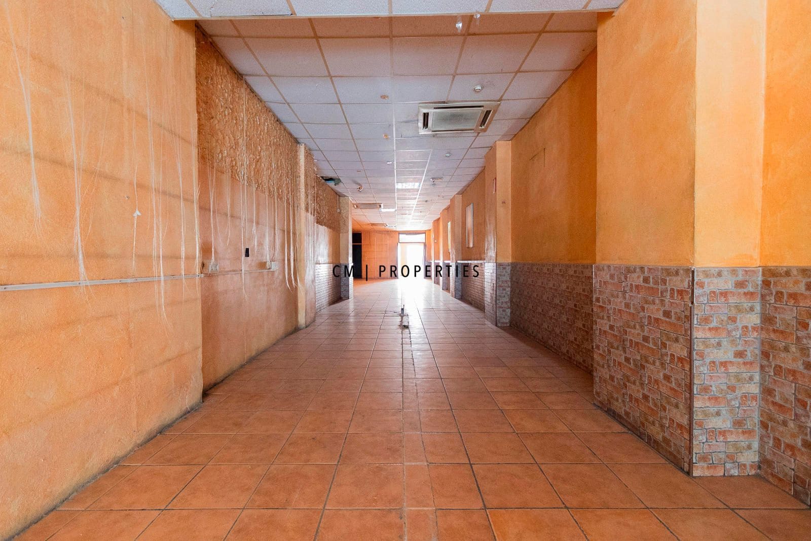 Commercieel te koop in Valencia stad - € 260.000 (Ref: 10023125)