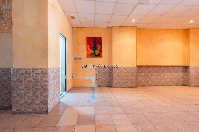 Commercieel te koop in Extramurs, Valencia stad - € 260.000 (Ref: 10023125)