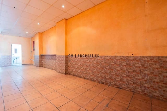 Commercieel te koop in Extramurs, Valencia stad - € 260.000 (Ref: 10023125)