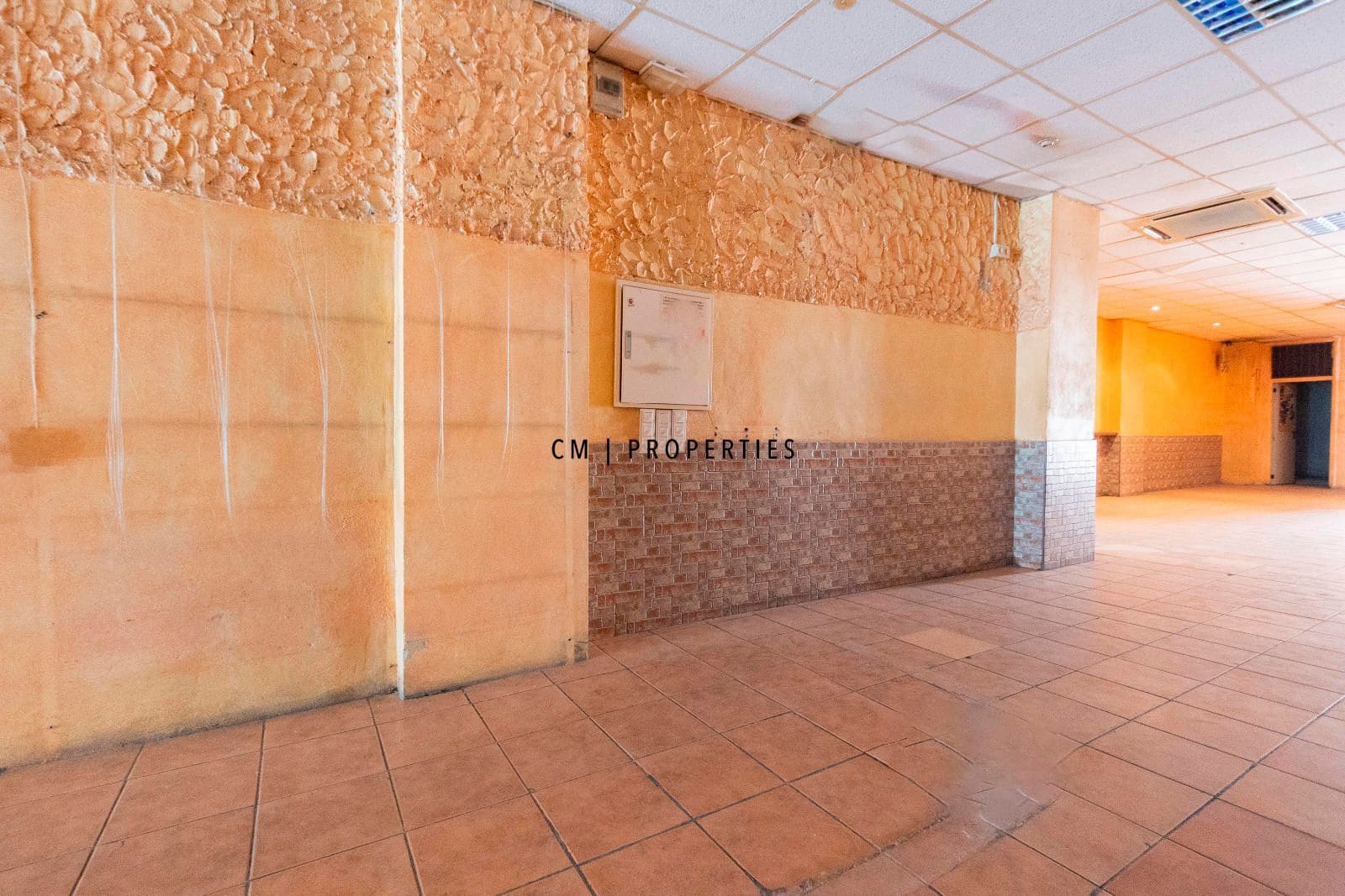 Commercieel te koop in Valencia stad - € 260.000 (Ref: 10023125)