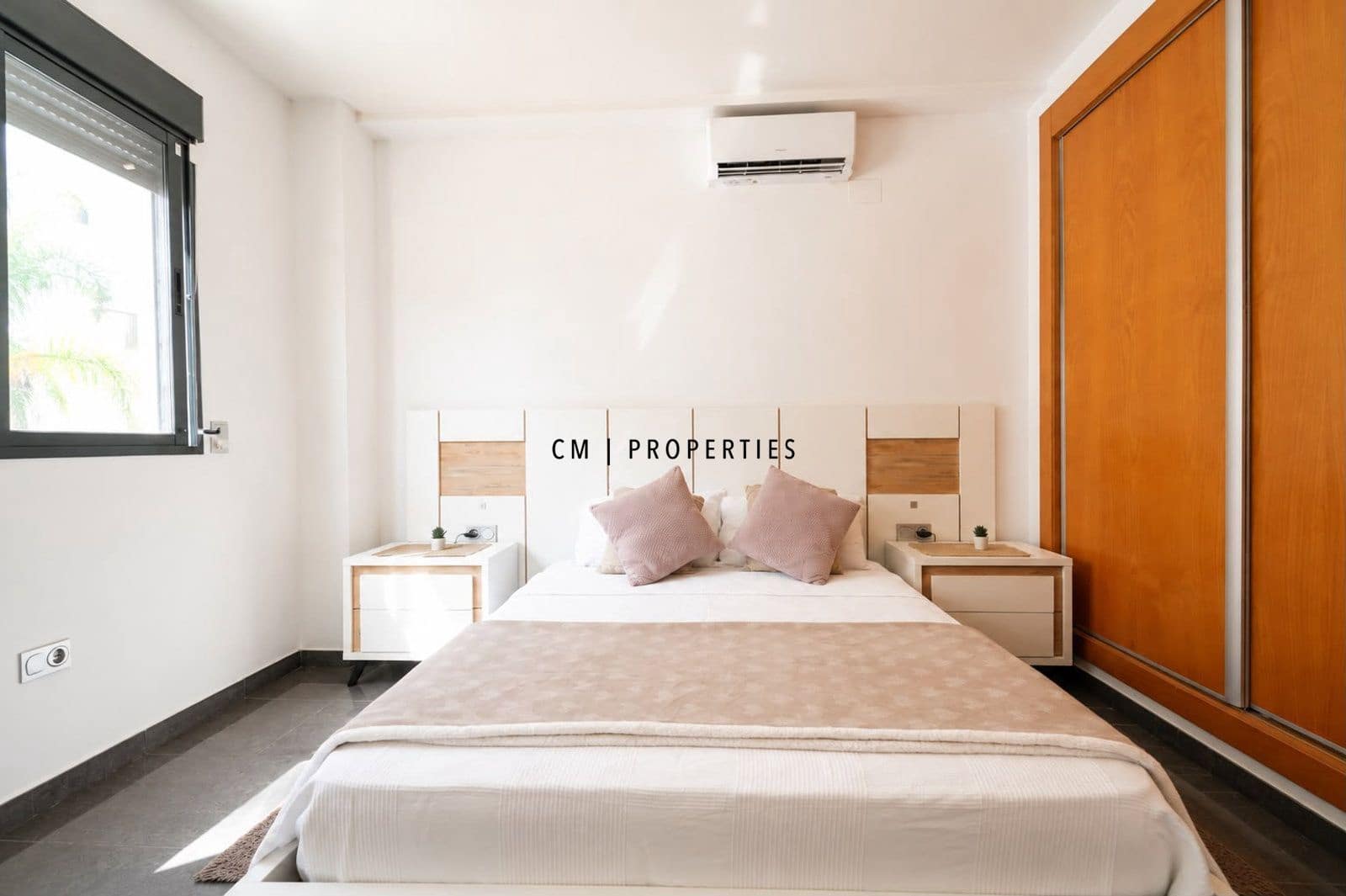 4 bedroom Villa for sale in La Pobla de Vallbona with pool garage - € 595,000 (Ref: 10029736)