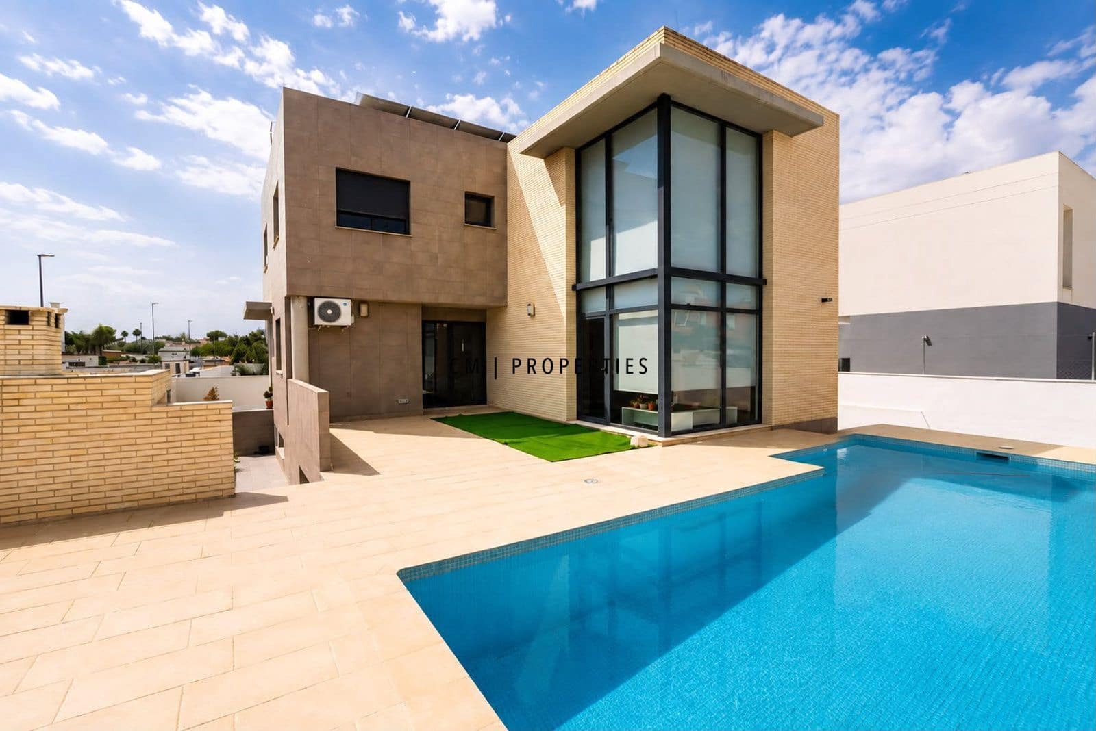 4 bedroom Villa for sale in La Pobla de Vallbona with pool garage - € 595,000 (Ref: 10029736)