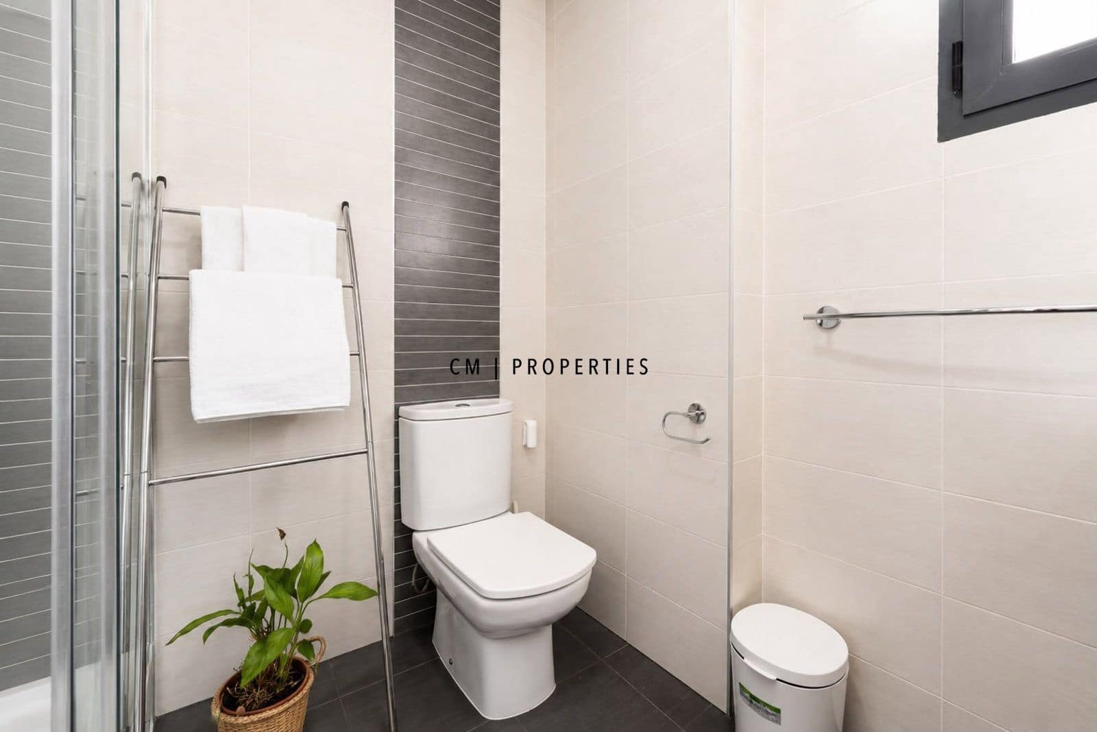 4 bedroom Villa for sale in La Pobla de Vallbona with pool garage - € 595,000 (Ref: 10029736)
