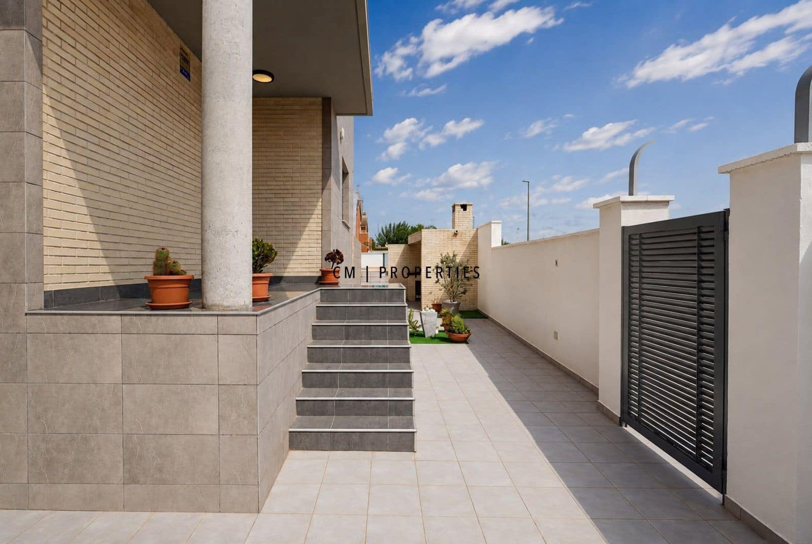 4 bedroom Villa for sale in La Pobla de Vallbona with pool garage - € 595,000 (Ref: 10029736)