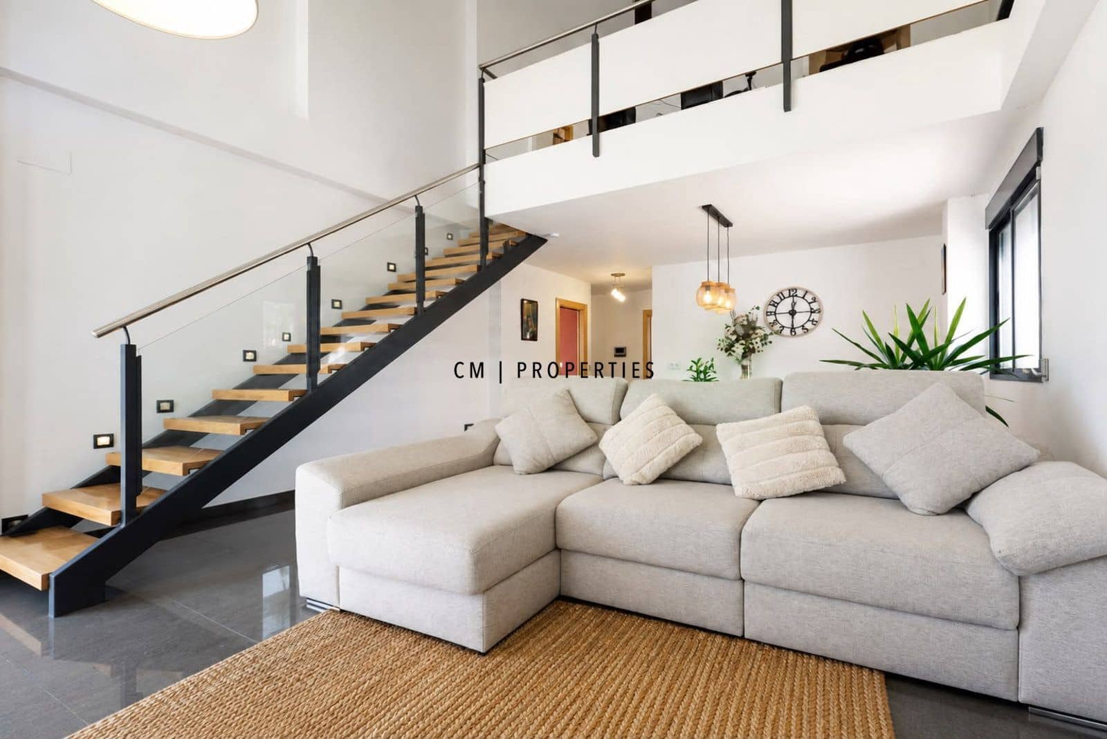 4 bedroom Villa for sale in La Pobla de Vallbona with pool garage - € 595,000 (Ref: 10029736)
