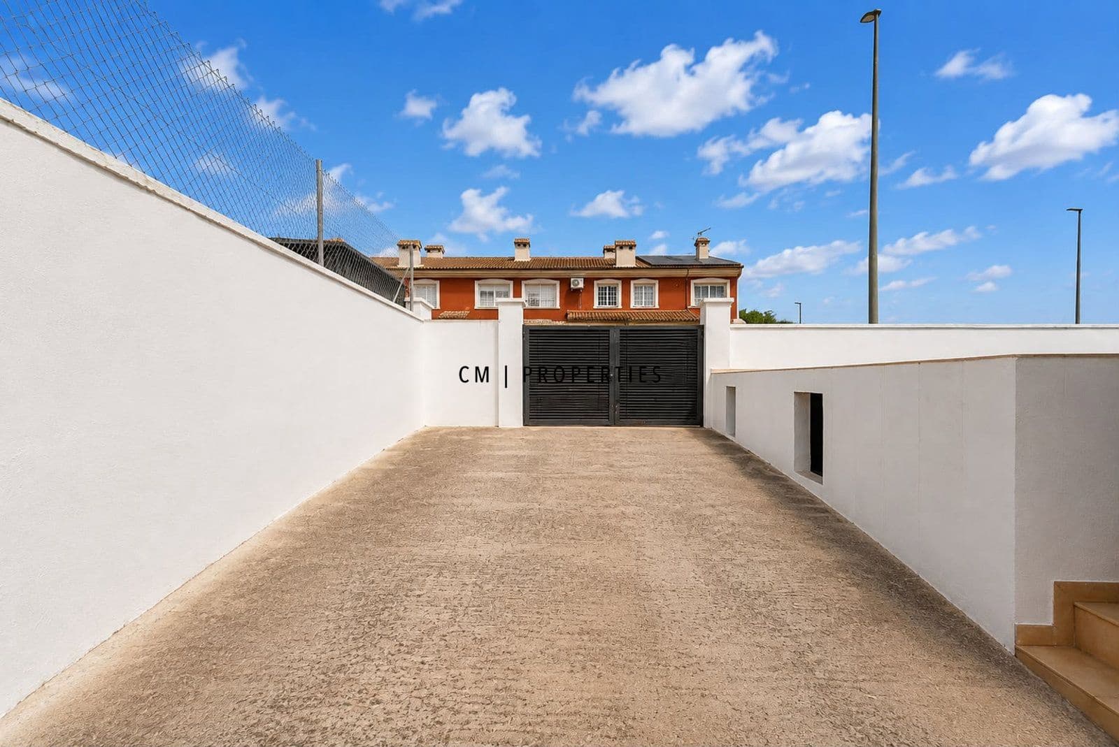 4 bedroom Villa for sale in La Pobla de Vallbona with pool garage - € 595,000 (Ref: 10029736)