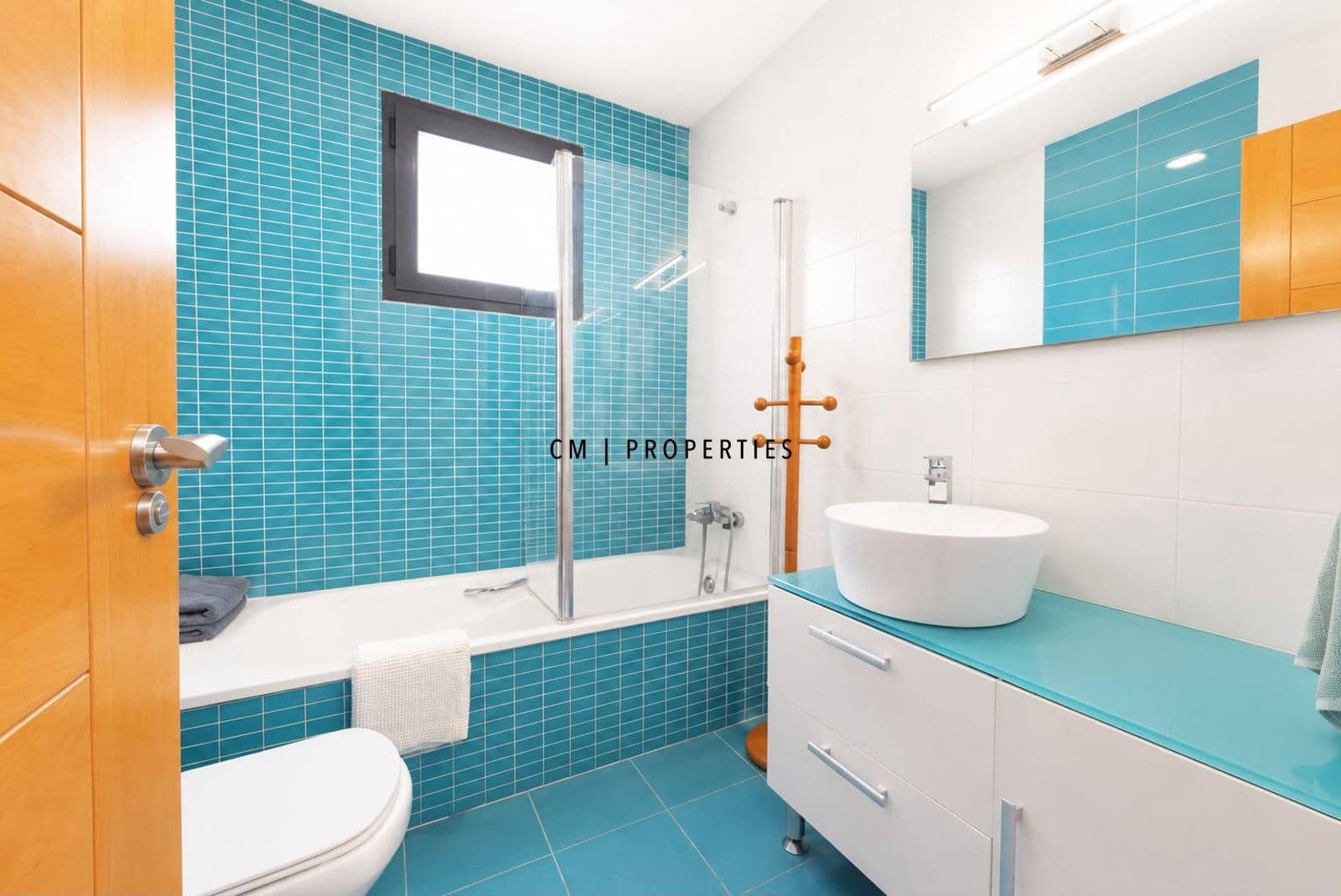 4 bedroom Villa for sale in La Pobla de Vallbona with pool garage - € 595,000 (Ref: 10029736)