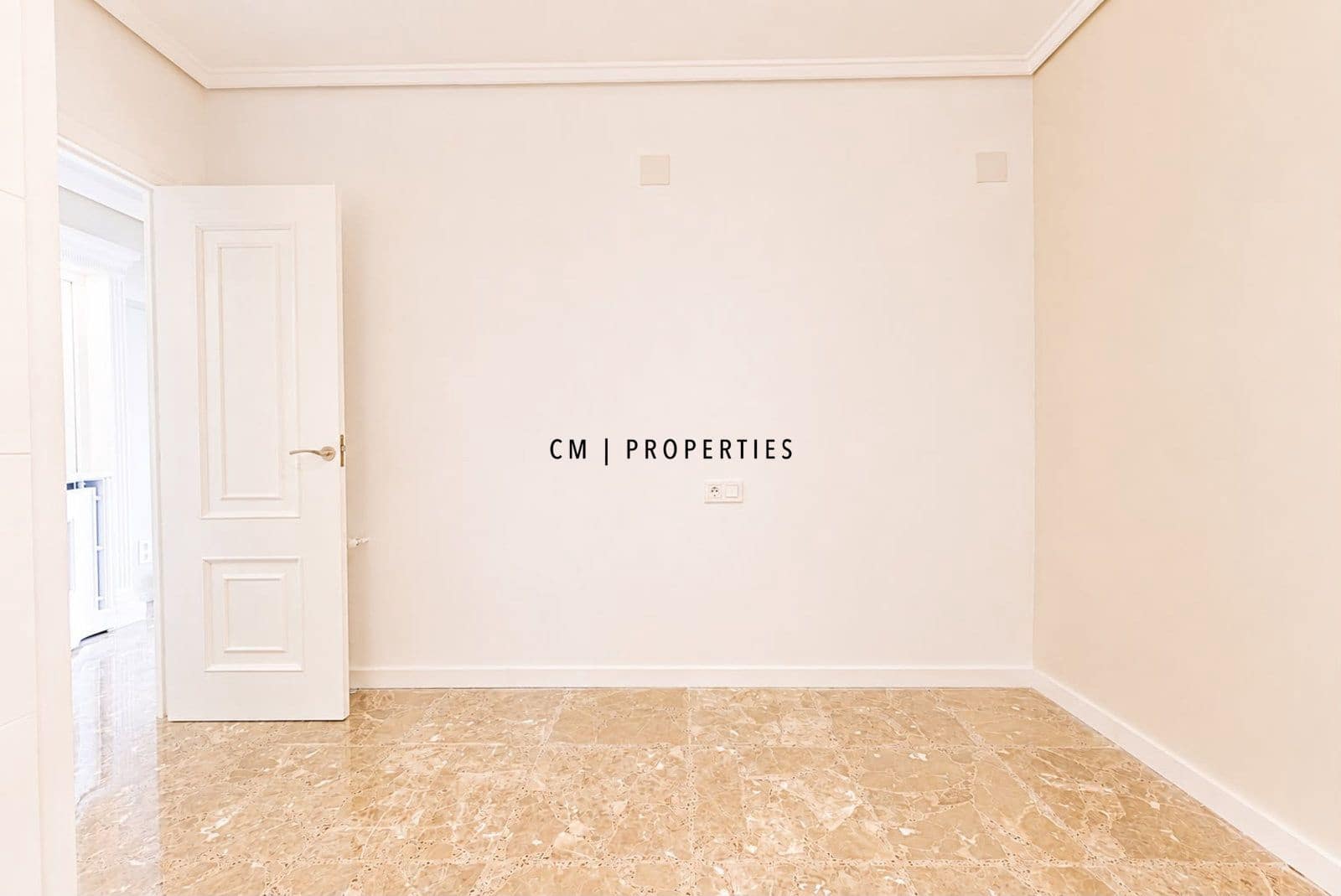 Piso de 3 habitaciones en València ciudad en alquiler con garaje - 1.900 € (Ref: 10033069)