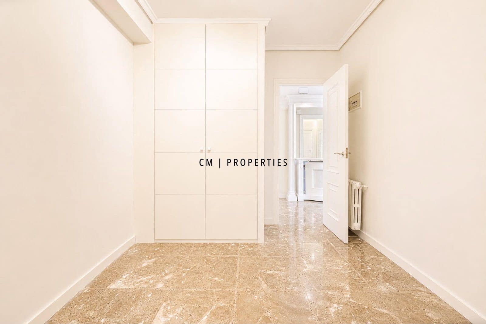 Piso de 3 habitaciones en València ciudad en alquiler con garaje - 1.900 € (Ref: 10033069)