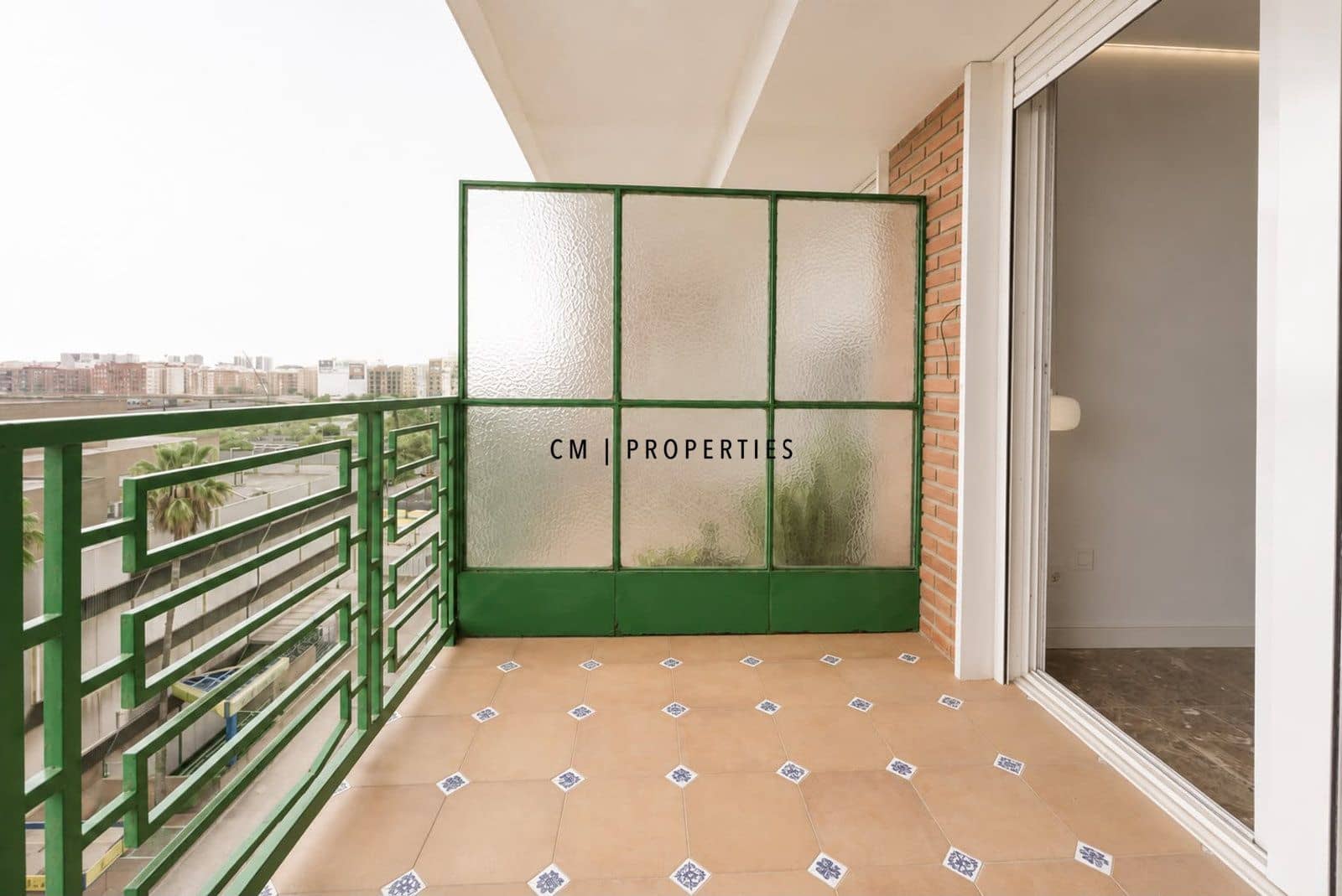Piso de 3 habitaciones en València ciudad en alquiler con garaje - 1.900 € (Ref: 10033069)