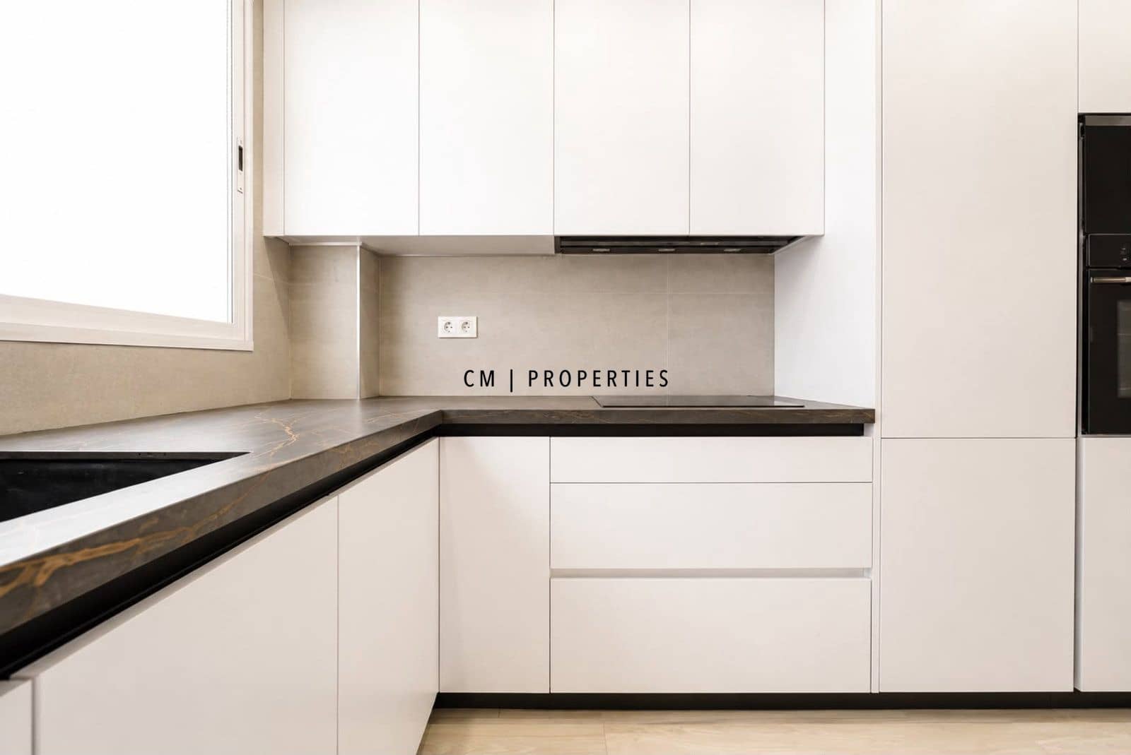Piso de 3 habitaciones en València ciudad en alquiler con garaje - 1.900 € (Ref: 10033069)
