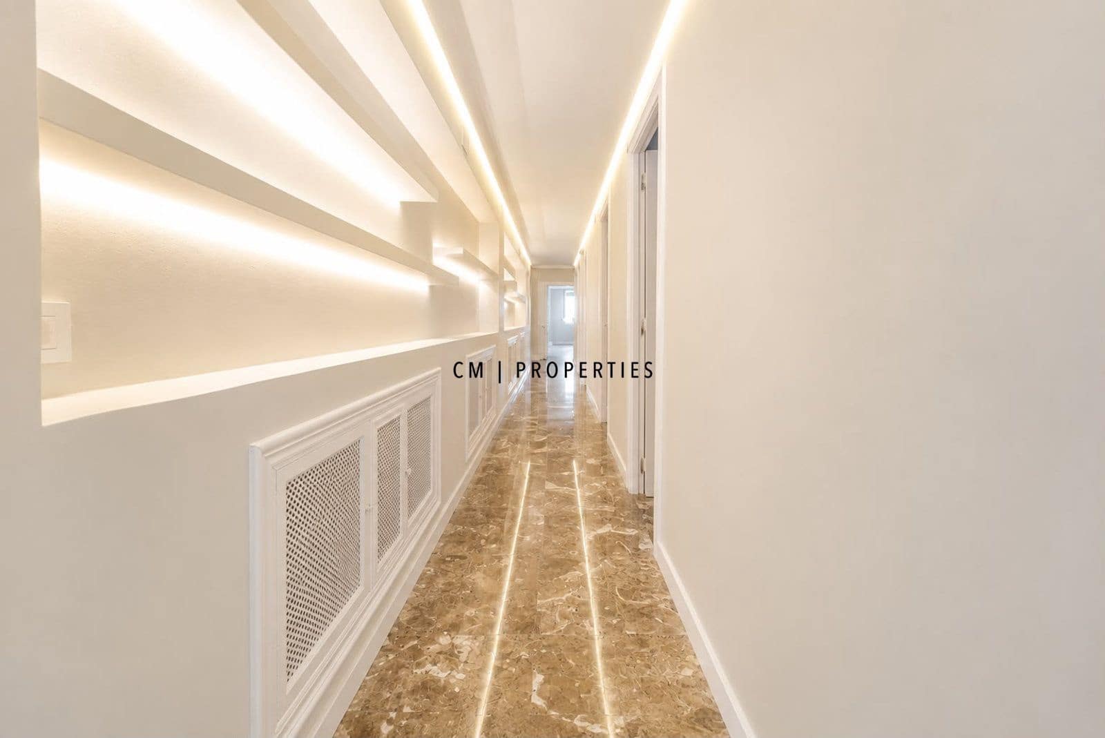 Piso de 3 habitaciones en València ciudad en alquiler con garaje - 1.900 € (Ref: 10033069)