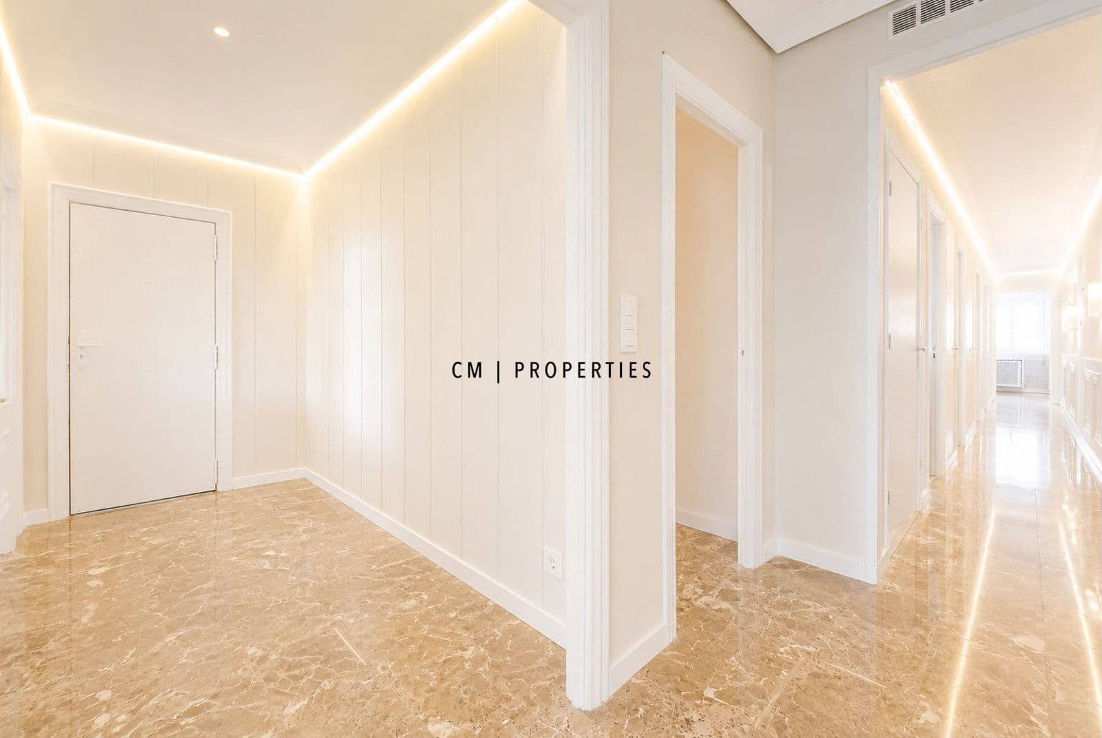 Piso de 3 habitaciones en València ciudad en alquiler con garaje - 1.900 € (Ref: 10033069)
