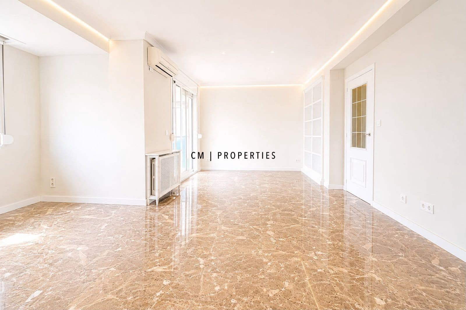 Piso de 3 habitaciones en València ciudad en alquiler con garaje - 1.900 € (Ref: 10033069)
