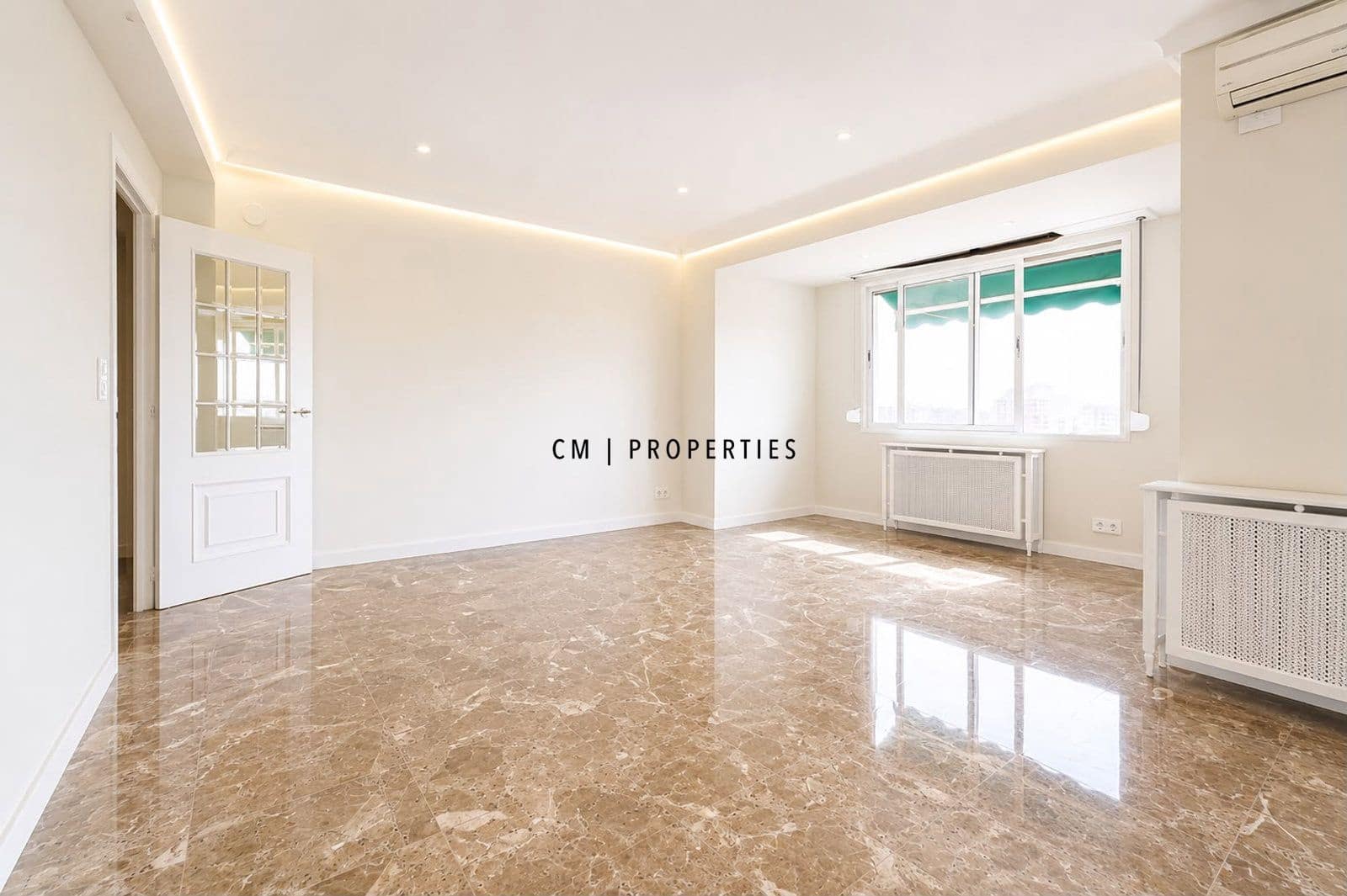 Piso de 3 habitaciones en València ciudad en alquiler con garaje - 1.900 € (Ref: 10033069)