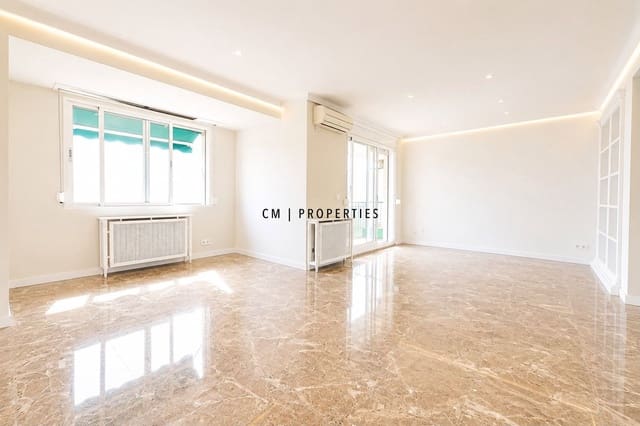 Piso de 3 habitaciones en València ciudad en alquiler con garaje - 1.900 € (Ref: 10033069)